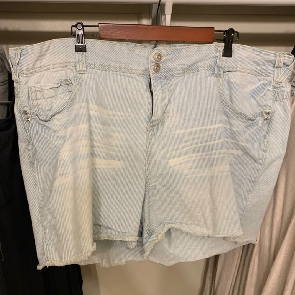 Light wash striped Shorts